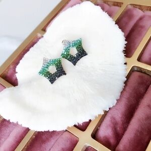 COPY - Gradient cute diamond stud earrings